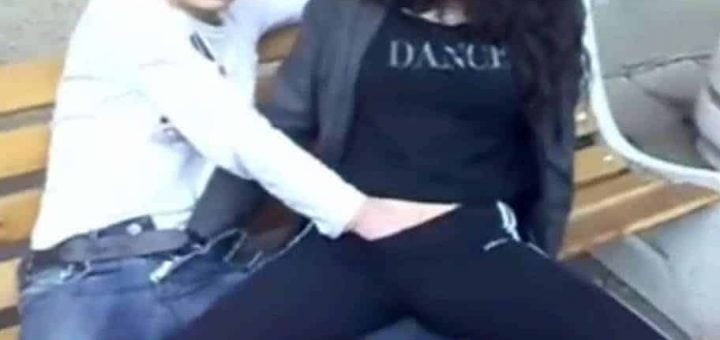 Všichni si osahají školní děvku