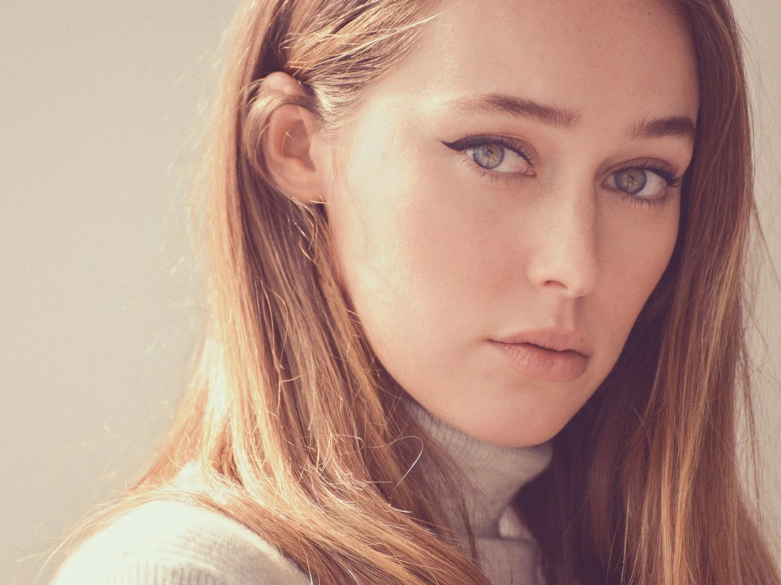 Naked and sexy Alycia Debnam-Carey | sexyna.org